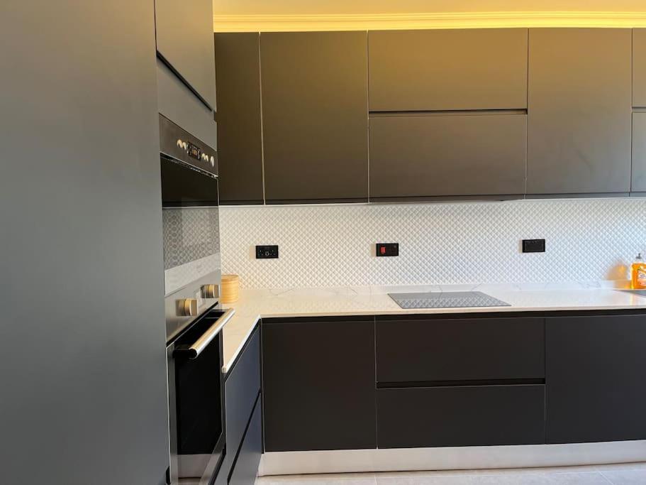 Beautiful 4-Bedroom Townhouse In 슬리에마 외부 사진